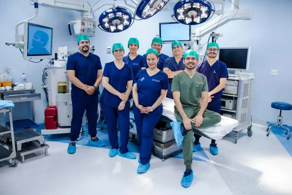 Board-certified bariatric surgeon in Tijuana specializing in gastric bypass surgery, ensuring high standards of care and patient safety.